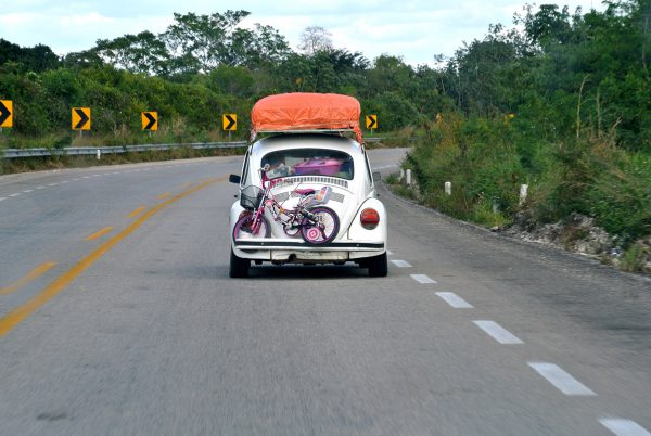 Auto en carretera