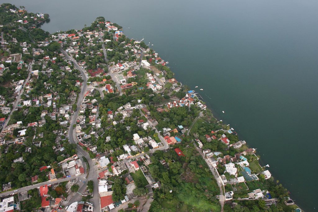 El pueblo de Tequesquitengo visto desde el globo