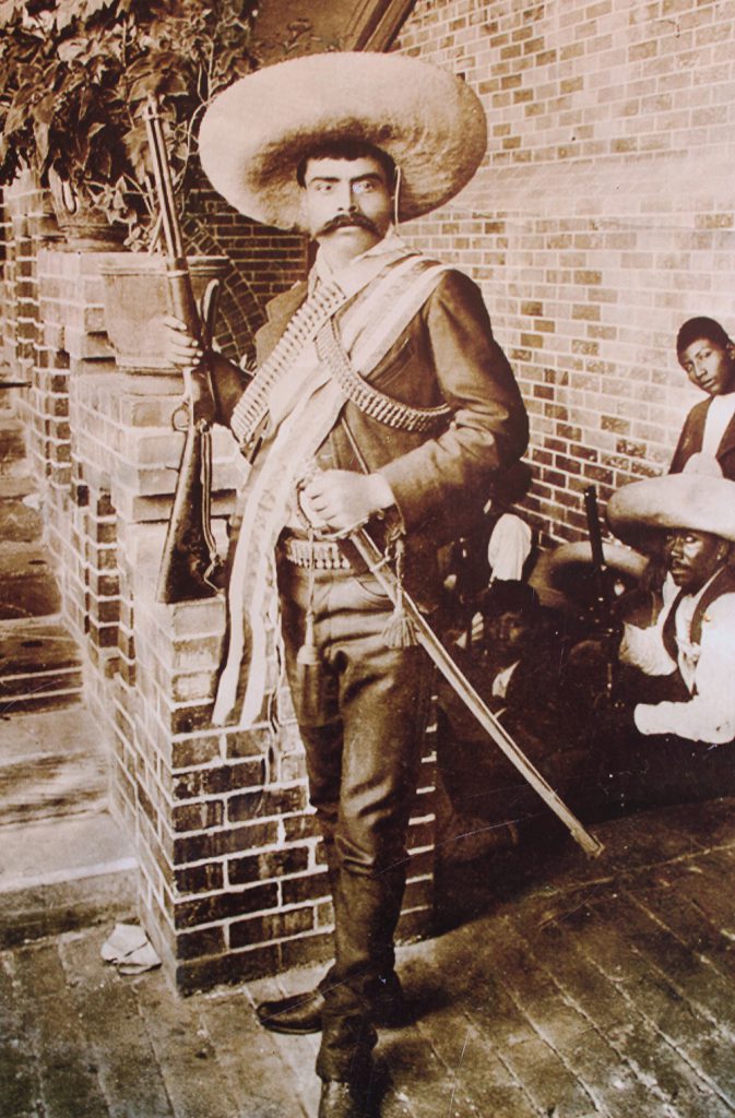 Emiliano Zapata fotografiado en su Cuartel Genaral de Cuernavaca
