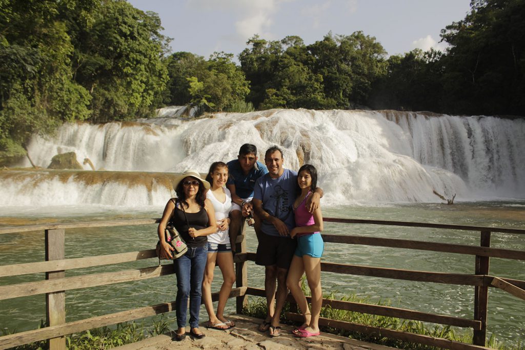 Mirador de las Cascadas de Agua Azul en Chiapas