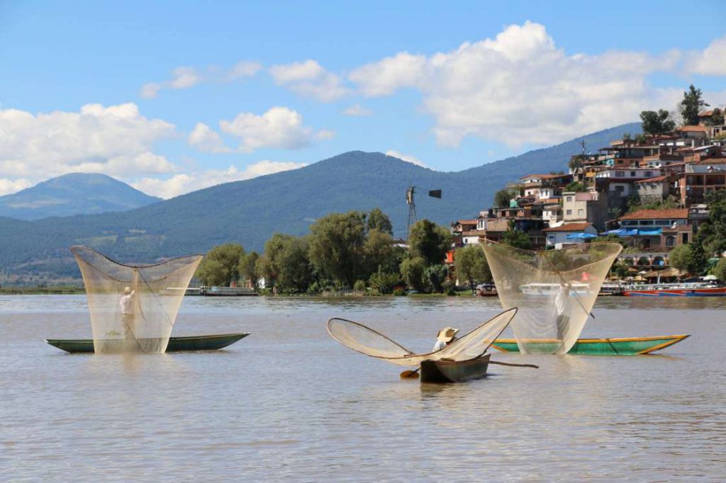 pescadores en el lago de Pátzcuaro