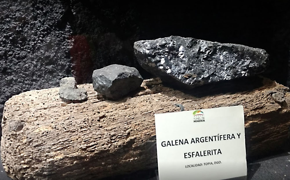 piedras exhibidas en el museo del Tunel
