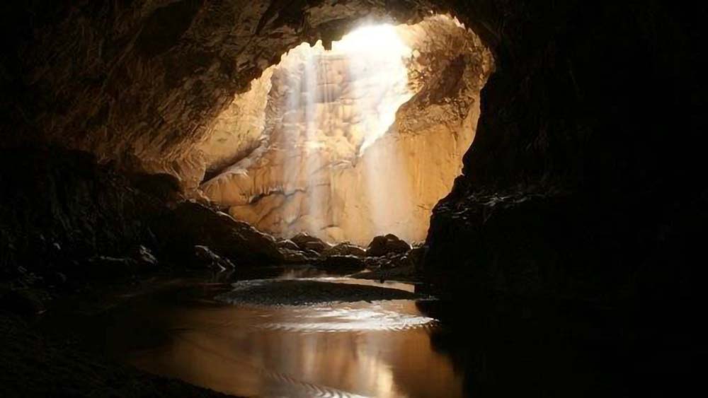 Entrada de luz en las grutas