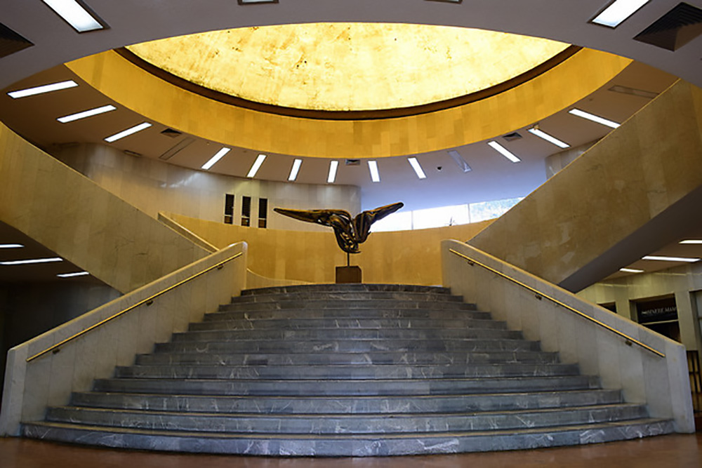 Escalinatas-en-el-interior-del-Museo-de-Arte-Moderno