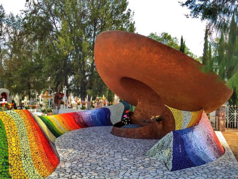 El Mausoleo de José Alfredo Jiménez en Dolores Hidalgo En México